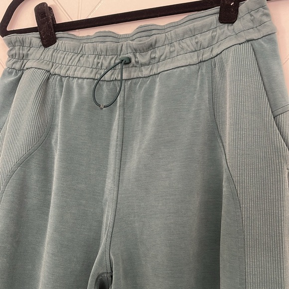 Lululemon soft stream sweatpants - Picture 2 of 2
